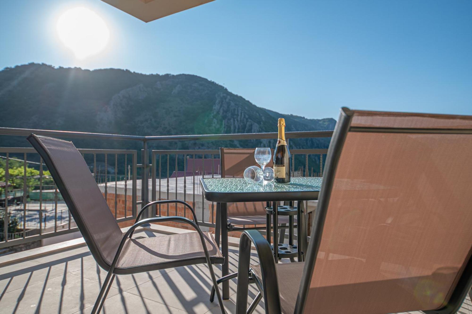 Red Hill Apartment Kotor Ngoại thất bức ảnh